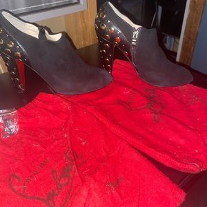 Red bottoms Lou Boos size 40 fits like a size 9 with dust bags/extra heel caps